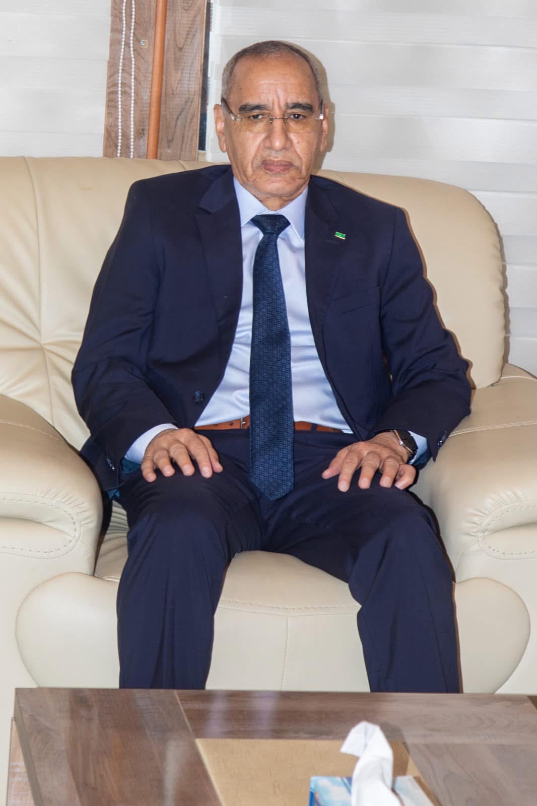 وزير الداخلية يبحث مع السفير المغربي تعزيز التعاون في مجالات اللامركزية والتنمية المحلية