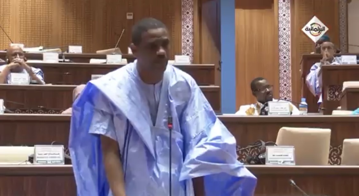 العيد محمدن: تحييد الجيش عن معترك السياسة مطلب وطني يخدم استقرار الدولة (فديو)