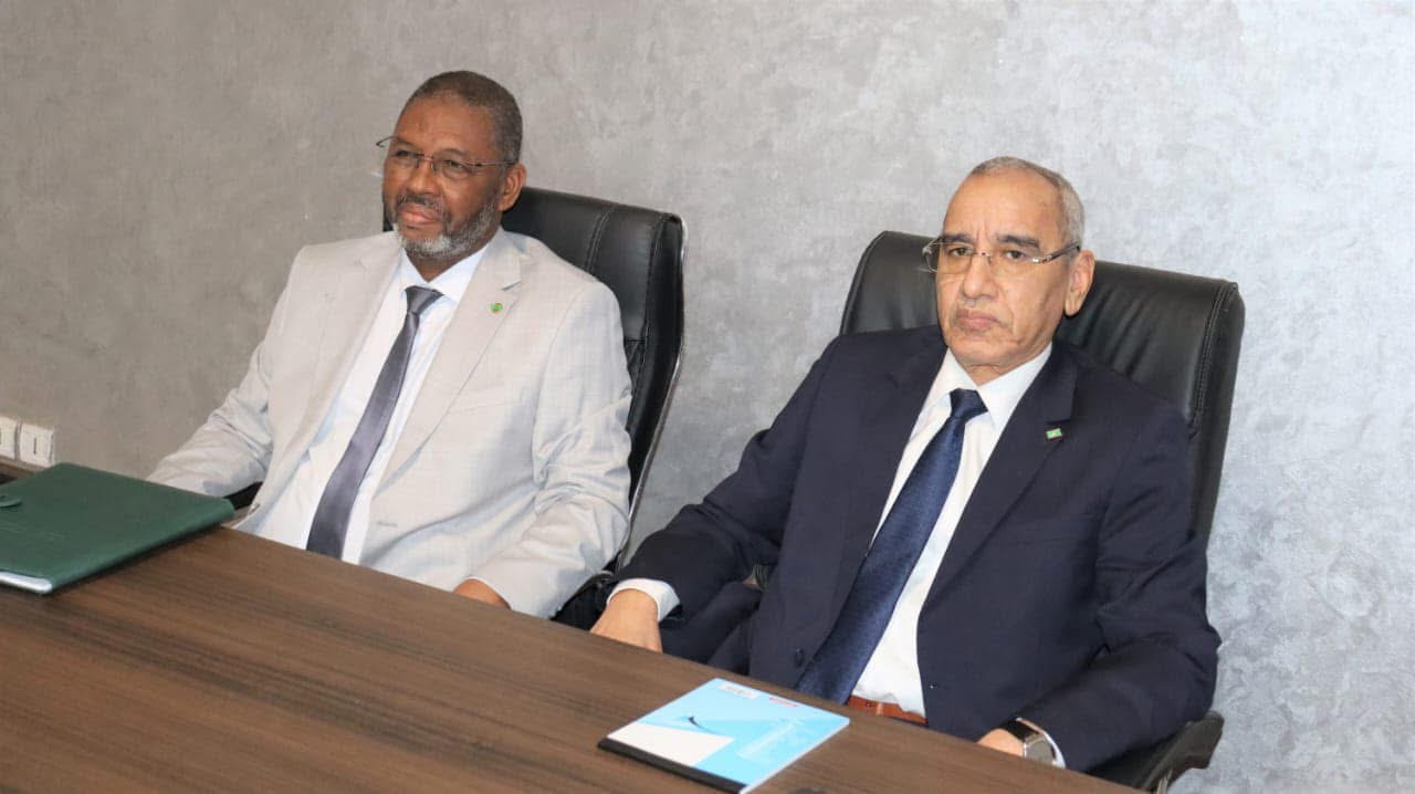 وزير الداخلية يترأس اجتماعا مع رؤساء الجهات