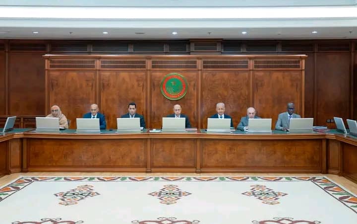 الحكومة تقر علاوات وزيادات للعاملين في قطاع التعليم