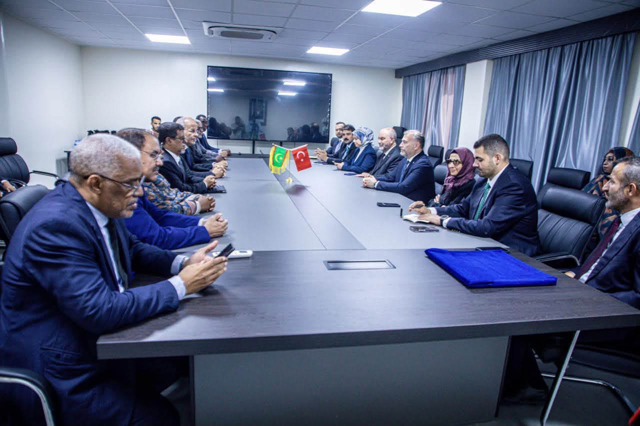 وزير التكوين المهني يبحث مع وفد تركي آفاق التعاون الثنائي