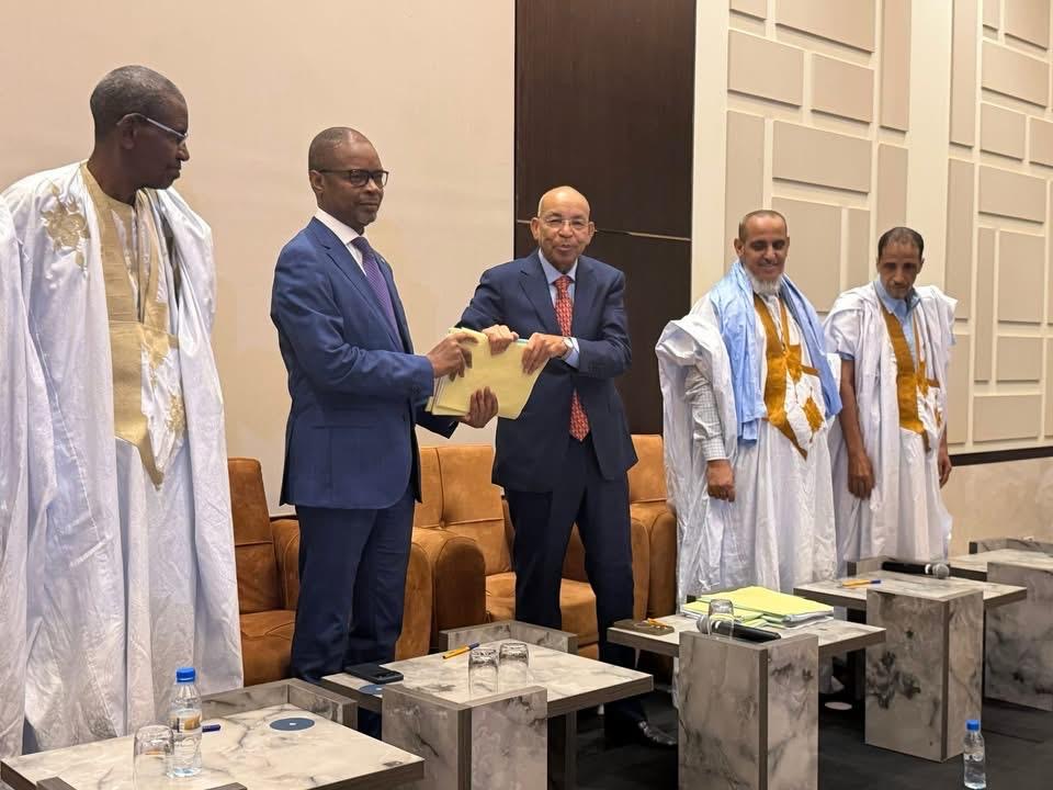 الأحزاب المشاركة في الحوار الوطني توقّع على خارطة طريق توافقية